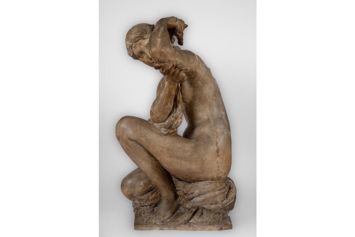Richard Guino, Femme à sa toilette à genoux ou Grande Baigneuse, 1915